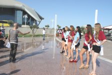 Участницы "Miss Globe İnternational" провели репетицию на искусственном архипелаге в Баку (ФОТО)
