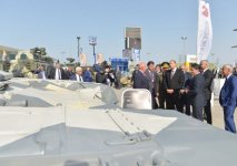 Ильхам Алиев ознакомился с первой Азербайджанской международной выставкой оборонной промышленности (ФОТО)