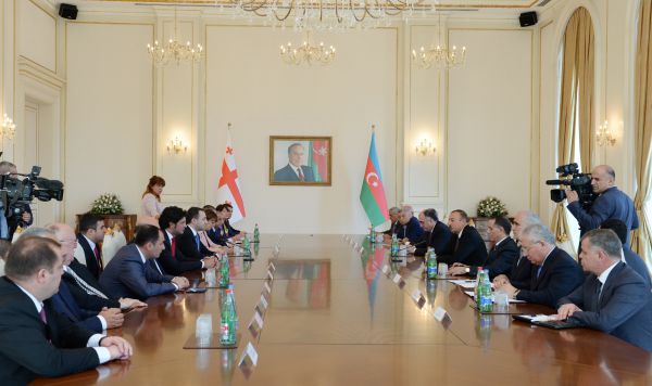 Состоялась встреча Президента Азербайджана и премьер-министра Грузии в расширенном составе  (ФОТО)