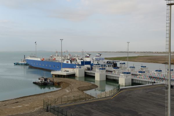 Азербайджан снизил тарифы на морские перевозки по Каспию