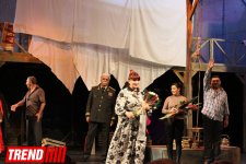 "Лучше быть живым бабником, чем мертвым Героем Советского Союза" -  премьера трагикомедии "Последний приказ генерала" в Баку (ФОТО)