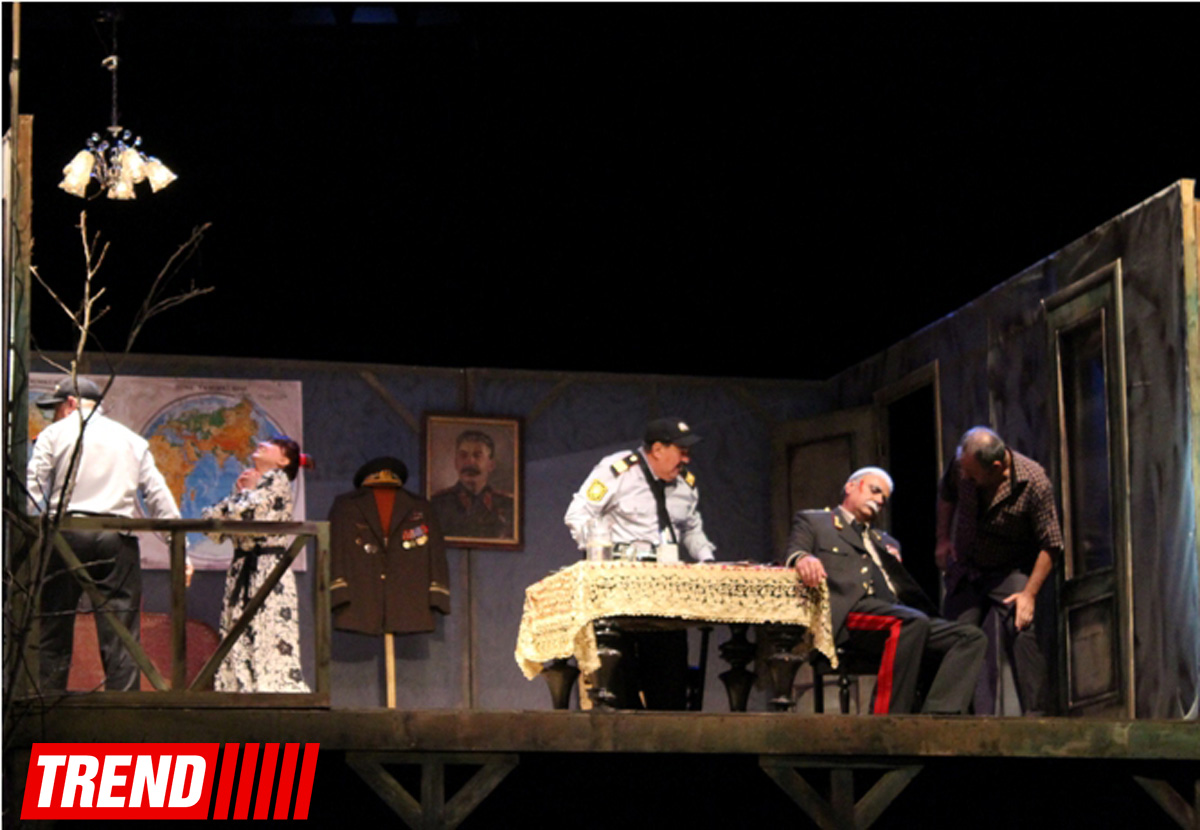 "Лучше быть живым бабником, чем мертвым Героем Советского Союза" -  премьера трагикомедии "Последний приказ генерала" в Баку (ФОТО)