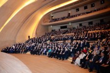 Президент Азербайджана и первая леди принимают участие в работе четвертого Международного гуманитарного форума (ФОТО)