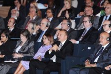 Президент Азербайджана и первая леди принимают участие в работе четвертого Международного гуманитарного форума (ФОТО)