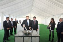 Президент Азербайджана и его супруга приняли участие в церемонии закладки фундамента вагоностроительного завода "Stadler" в Гяндже (ФОТО)