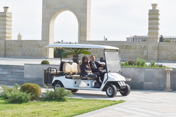 Azerbaijani president visits Heydar Aliyev Park in Ganja (PHOTO)