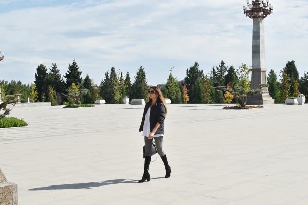 Azerbaijani president visits Heydar Aliyev Park in Ganja (PHOTO)