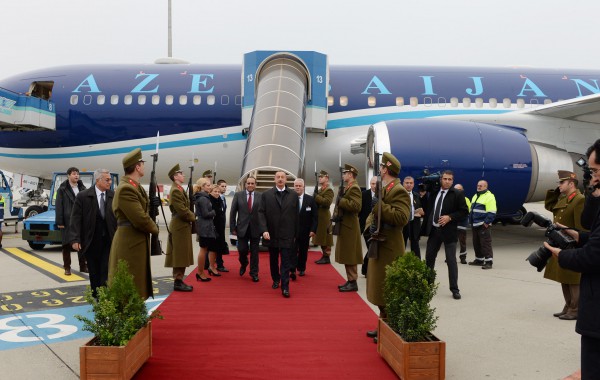 Президент Азербайджана прибыл с рабочим визитом в Венгрию (ФОТО)