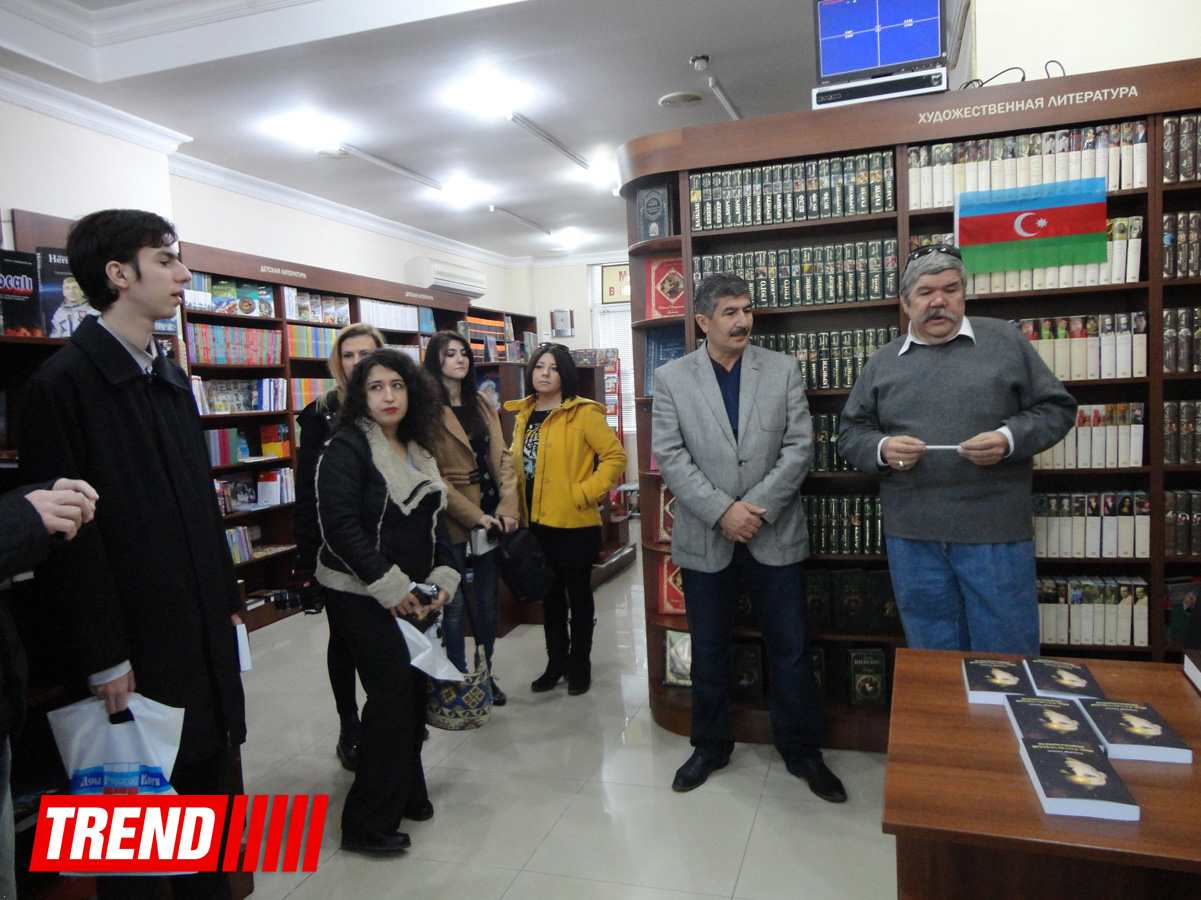 Александр Хакимов представил в Баку новую фантастическую книгу (ФОТО)