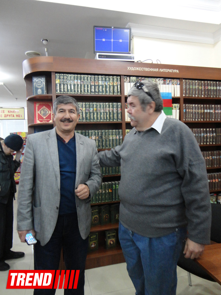 Александр Хакимов представил в Баку новую фантастическую книгу (ФОТО)