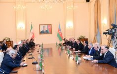Состоялась встреча президентов Азербайджана и Ирана в расширенном составе (ФОТО)