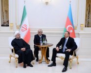 Президенты Азербайджана и Ирана провели встречу один на один (ФОТО)