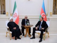 Президенты Азербайджана и Ирана провели встречу один на один (ФОТО)