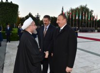 Baku hosts official welcome ceremony for Iran’s president (PHOTO)