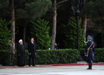Baku hosts official welcome ceremony for Iran’s president (PHOTO)