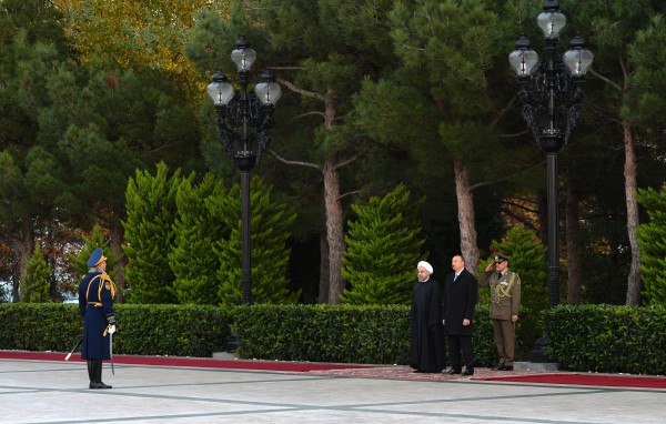 Baku hosts official welcome ceremony for Iran’s president (PHOTO)