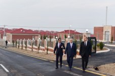 Президент Ильхам Алиев принял участие в открытии нового поселка, построенного в Гяндже для вынужденных переселенцев (ФОТО)
