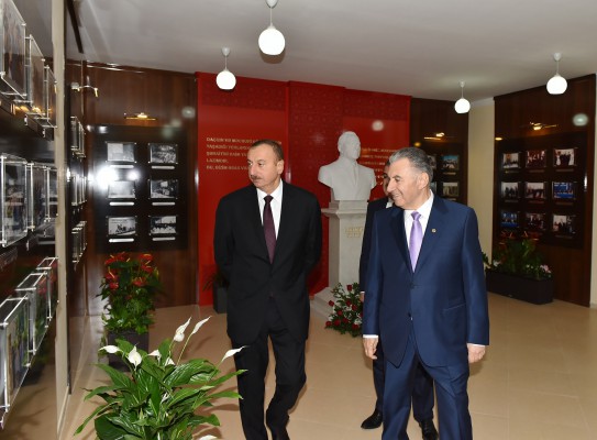 Президент Ильхам Алиев принял участие в открытии нового поселка, построенного в Гяндже для вынужденных переселенцев (ФОТО)