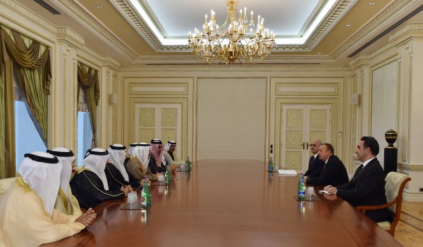 Президент Азербайджана принял министра экономики ОАЭ