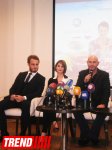 Турецкие звезды кино в Баку - сотни поклонниц и признания в любви (ВИДЕО-ФОТО)