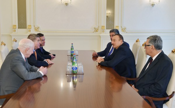 Президент Ильхам Алиев награжден памятной медалью Международного олимпийского комитета (ФОТО)