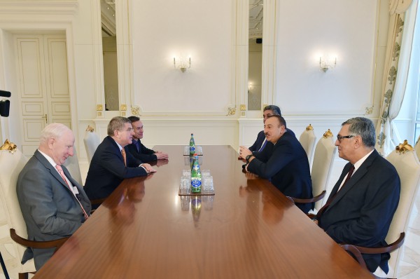 Президент Ильхам Алиев награжден памятной медалью Международного олимпийского комитета (ФОТО)