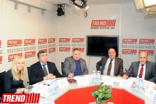 В АМИ Trend прошел «круглый стол» «Постсоветское пространство: цивилизационные аспекты современных кризисов и конфликтов» (ФОТО)