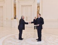 Президент Азербайджана принял верительные грамоты новоназначенных послов ряда стран (версия 2)