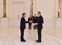 Президент Азербайджана принял верительные грамоты новоназначенных послов ряда стран (версия 2)
