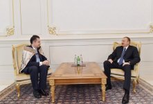 Президент Азербайджана принял верительные грамоты новоназначенных послов ряда стран (версия 2)
