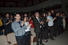 Театра одного актера в Баку - “Meraklısı İçin Öyle Bir Hikaye” (ФОТО)