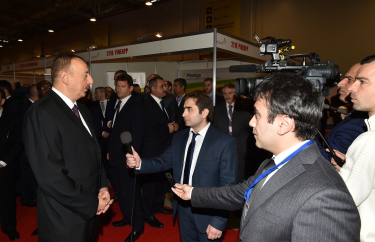Президент Азербайджана принял участие в открытии выставки "Bakutel-2014"  (ФОТО)