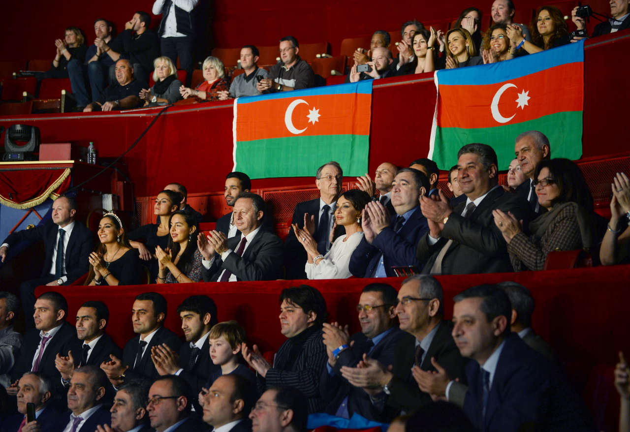 Mehriban Aliyeva attends France-Azerbaijan wrestling bout in Paris (PHOTO)