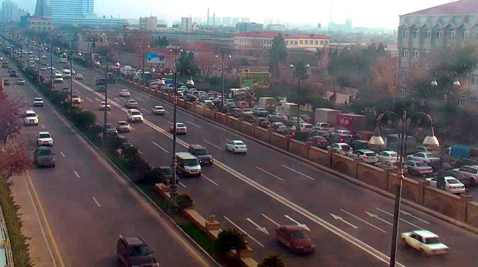 Закрывается для движения один из тоннелей крупного проспекта Баку