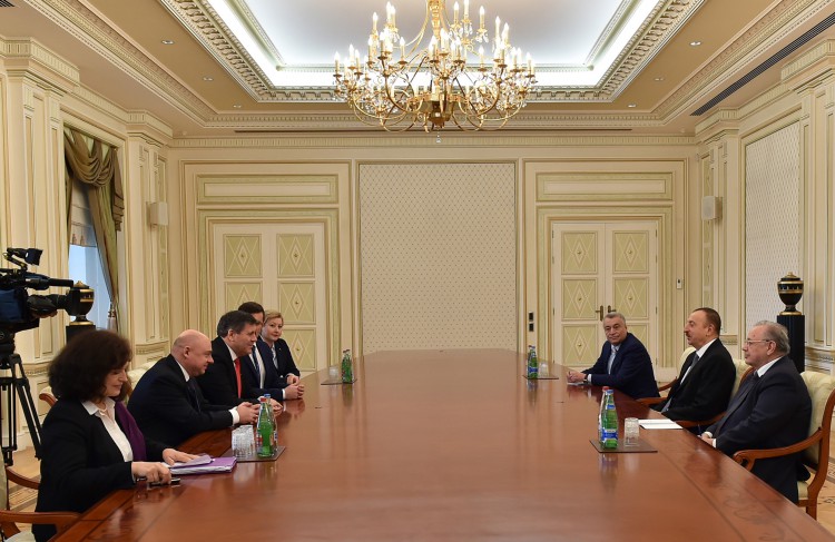 Президент Азербайджана принял вице-премьера Польши