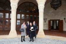 Azerbaijan’s First Lady Mehriban Aliyeva visits “Ateshgah Temple” reserve (PHOTO)