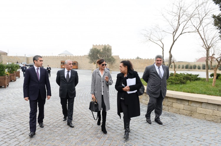 Azerbaijan’s First Lady Mehriban Aliyeva visits “Ateshgah Temple” reserve (PHOTO)