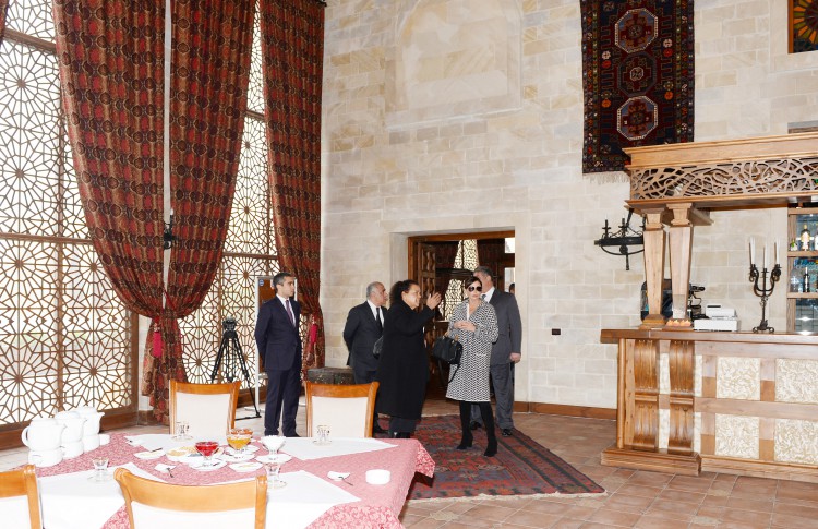 Azerbaijan’s First Lady Mehriban Aliyeva visits “Ateshgah Temple” reserve (PHOTO)