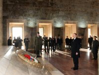 Azerbaijani president visits tomb of Mustafa Kemal Ataturk