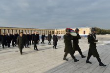 Azerbaijani president visits tomb of Mustafa Kemal Ataturk