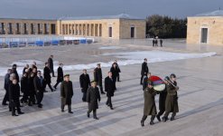 Azerbaijani president visits tomb of Mustafa Kemal Ataturk