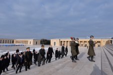 Azerbaijani president visits tomb of Mustafa Kemal Ataturk