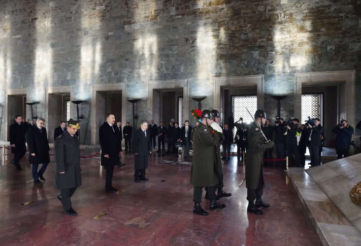 Azerbaijani president visits tomb of Mustafa Kemal Ataturk