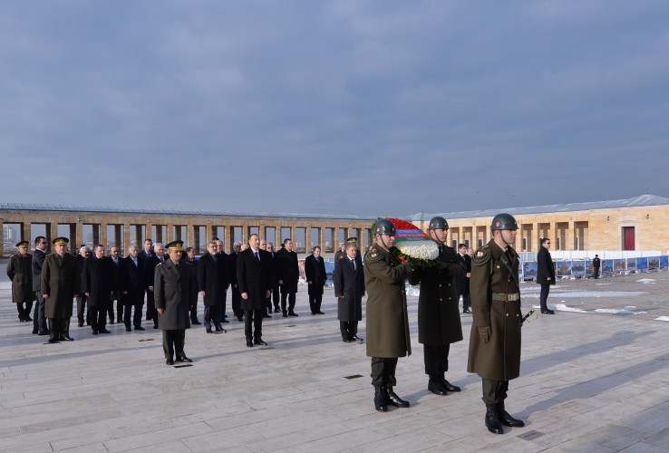 Azerbaijani president visits tomb of Mustafa Kemal Ataturk