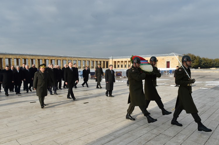 Azerbaijani president visits tomb of Mustafa Kemal Ataturk