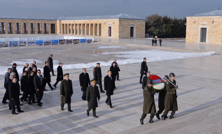 Azerbaijani president visits tomb of Mustafa Kemal Ataturk