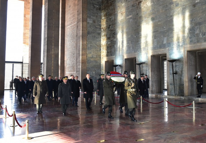 Azerbaijani president visits tomb of Mustafa Kemal Ataturk