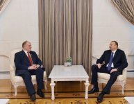 Президенту Азербайджана вручен памятный орден Компартии России (ФОТО)