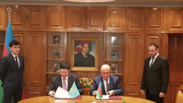 Azerbaijani, Kazakh customs committees sign engagement plan (PHOTO)