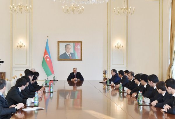 National Greco-Roman wrestling team meets Azerbaijani president after winning World Cup (PHOTO)
